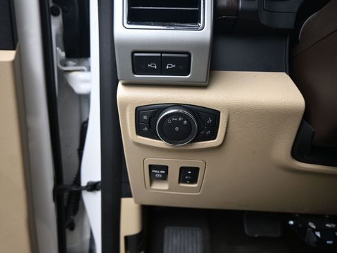 Used 2018 Ford F150 Lariat w/ Equipment Group 502A Luxury image 19