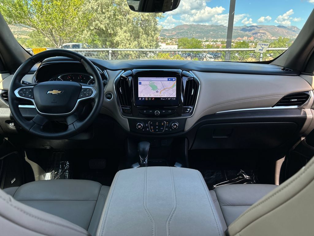 Used 2023 Chevrolet Traverse LT w/ LT Premium Package AWD/4WD image 7