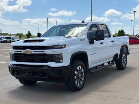 Used 2025 Chevrolet Silverado 2500 Custom w/ Custom Value Package AWD/4WD image 3