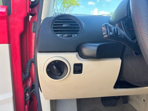 Used 2004 Volkswagen Beetle GLS image 12