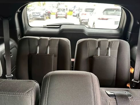 Used 2018 Ford Explorer XLT image 11
