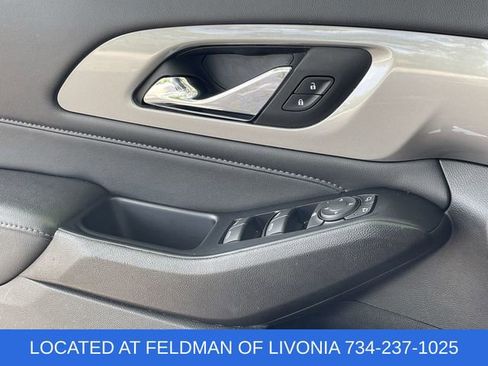 Used 2023 Chevrolet Traverse LT FWD image 22