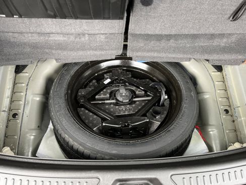 Used 2023 GMC Acadia SLE w/ Driver Convenience Package image 24