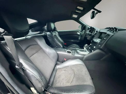 Used 2009 Nissan 370Z Touring RWD image 10