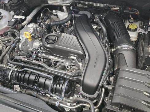 Used 2025 Volkswagen Taos S FWD image 6