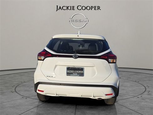 New 2025 Nissan Kicks Play S image 4