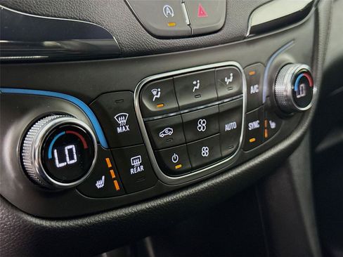 Used 2023 Chevrolet Equinox RS AWD/4WD image 16