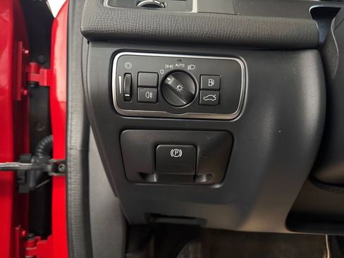 Used 2016 Volvo XC60 T6 R-Design Platinum w/ Climate Package image 11