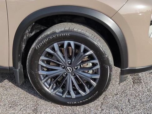 Used 2025 Nissan Rogue SL w/ Tech Package FWD image 10