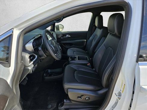 New 2025 Chrysler Voyager LX image 14