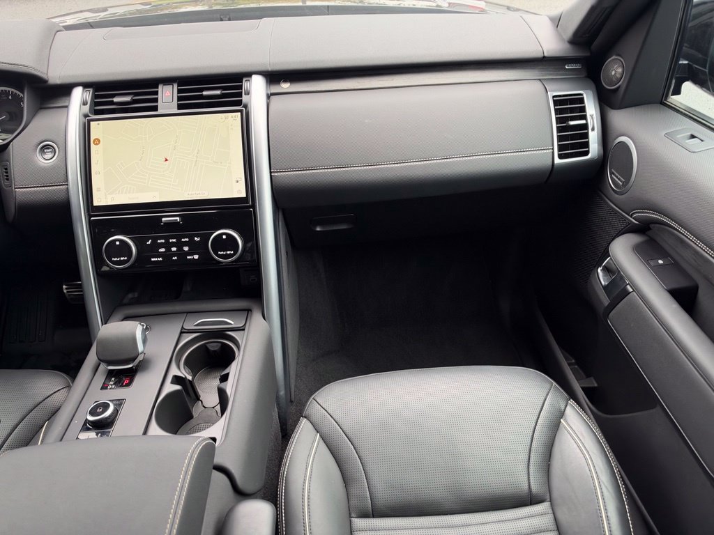 Used 2023 Land Rover Discovery Metropolitan Edition AWD/4WD image 20