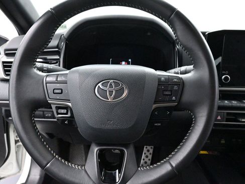 Used 2025 Toyota Camry SE image 16