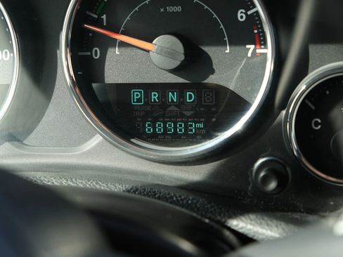 Used 2016 Jeep Wrangler Unlimited Sahara w/ Connectivity Group image 44