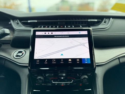 Used 2024 Jeep Grand Cherokee L Limited image 16