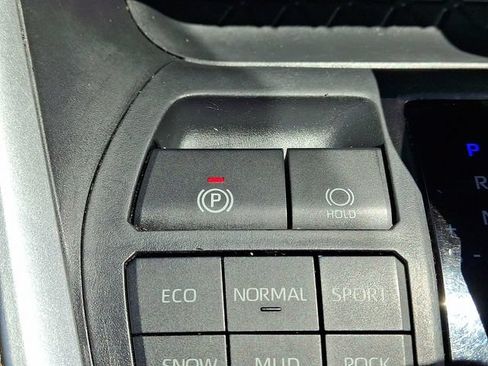 Used 2019 Toyota RAV4 LE w/ Carpet Mat Package AWD/4WD image 24