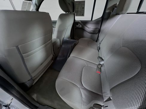 Used 2018 Nissan Frontier SV image 26