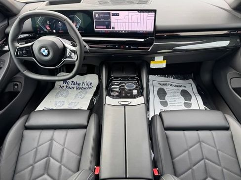 Certified 2025 BMW 530i xDrive 530i xDrive w/ Premium Package image 18