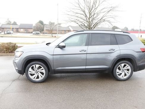 Used 2023 Volkswagen Atlas SE w/ Panoramic Sunroof Package image 9