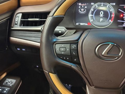 Used 2019 Lexus ES 350 Ultra Luxury w/ Accessory Package image 26