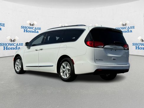 Used 2017 Chrysler Pacifica Touring-L Plus image 5