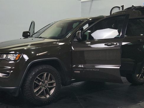 Used 2017 Jeep Grand Cherokee Laredo AWD/4WD image 17