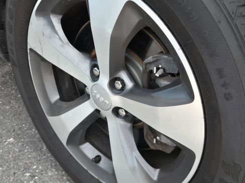 Used 2020 Jeep Cherokee Limited image 6