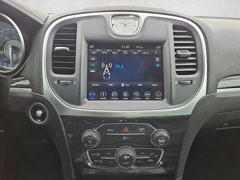 Used 2018 Chrysler 300 Touring L image 15