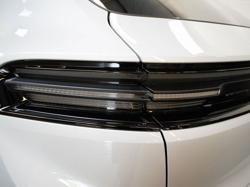 Certified 2025 Porsche Macan 4 Electric image 12