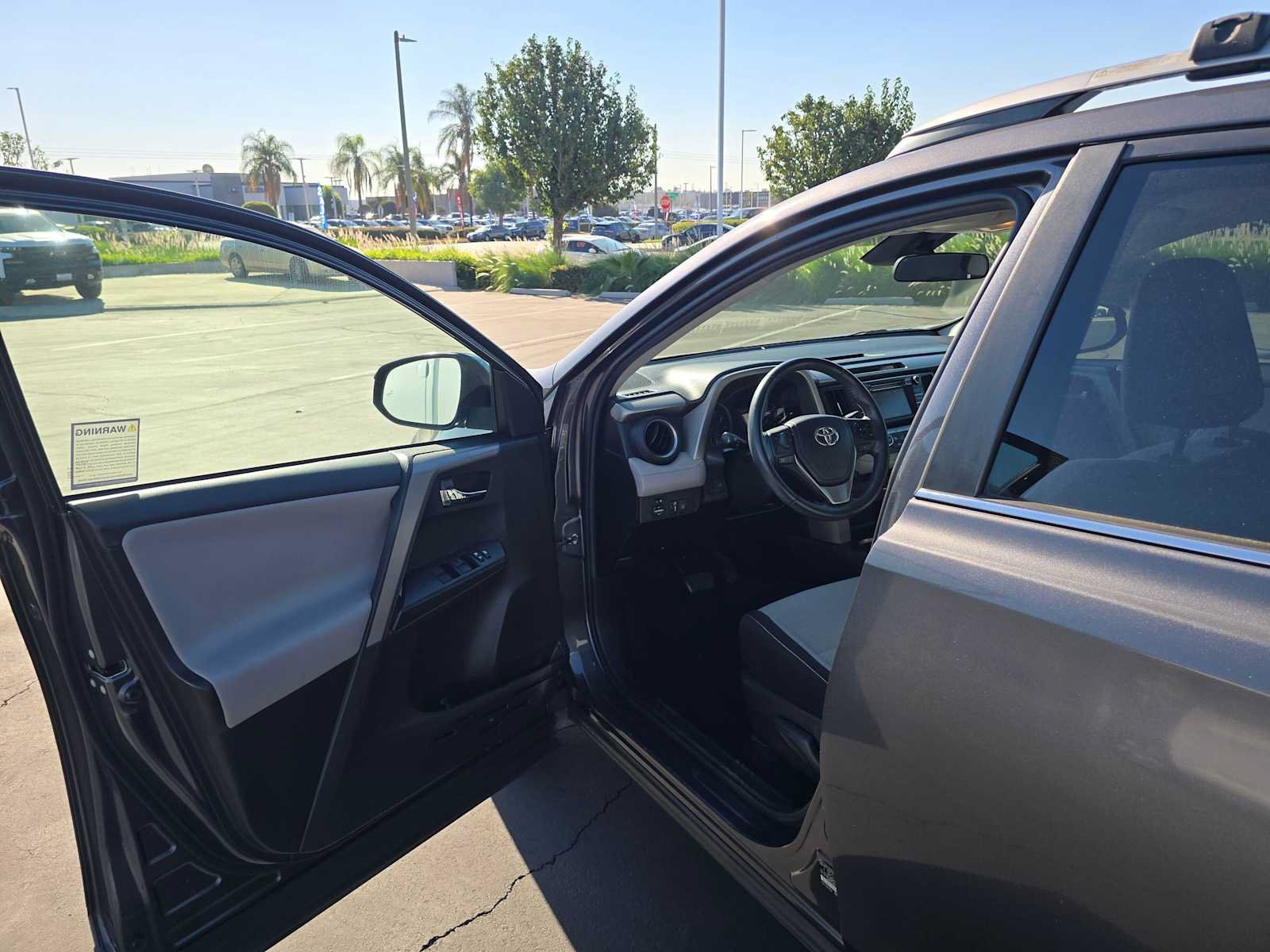 Used 2018 Toyota RAV4 XLE FWD image 20