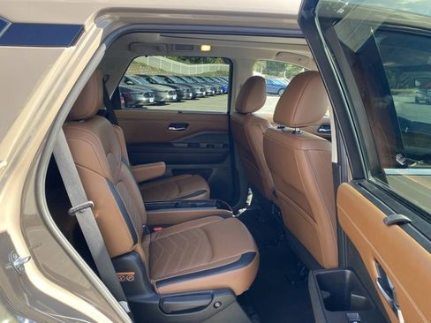 Used 2023 Nissan Pathfinder Platinum image 33