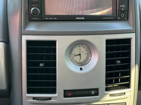 Used 2008 Chrysler Town & Country Touring FWD image 21