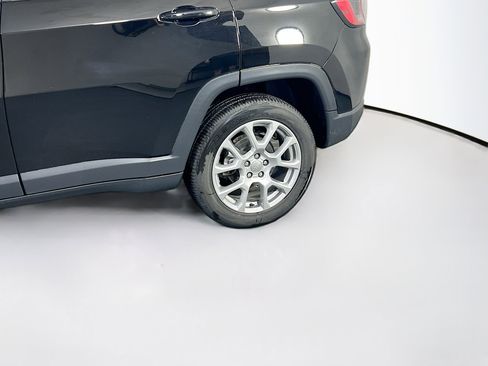 Used 2022 Jeep Compass Latitude w/ Sun and Sound Group AWD/4WD image 29