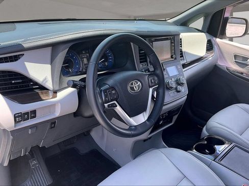 Used 2020 Toyota Sienna XLE Premium AWD/4WD image 16