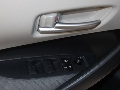 Used 2020 Toyota Corolla LE FWD image 9