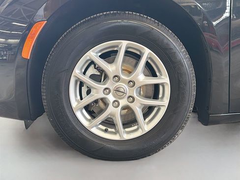 Used 2023 Chrysler Voyager LX image 31