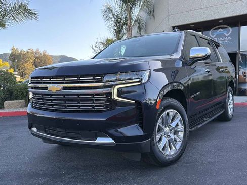 Used 2023 Chevrolet Suburban Premier RWD image 2
