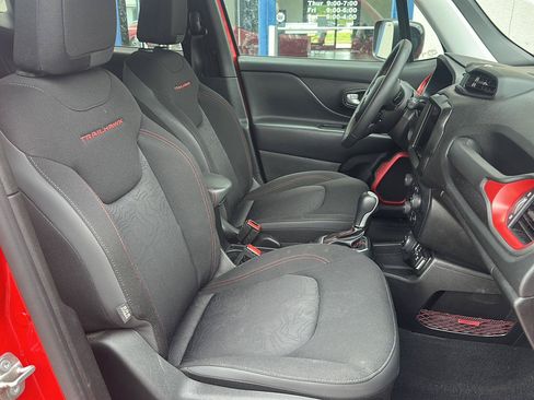Used 2023 Jeep Renegade Trailhawk AWD/4WD image 14