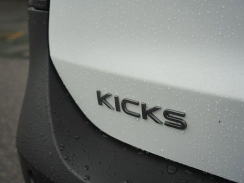 Used 2025 Nissan Kicks SV image 10