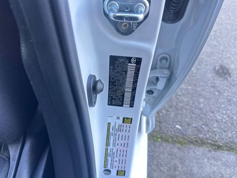 Used 2025 Toyota Corolla LE image 29