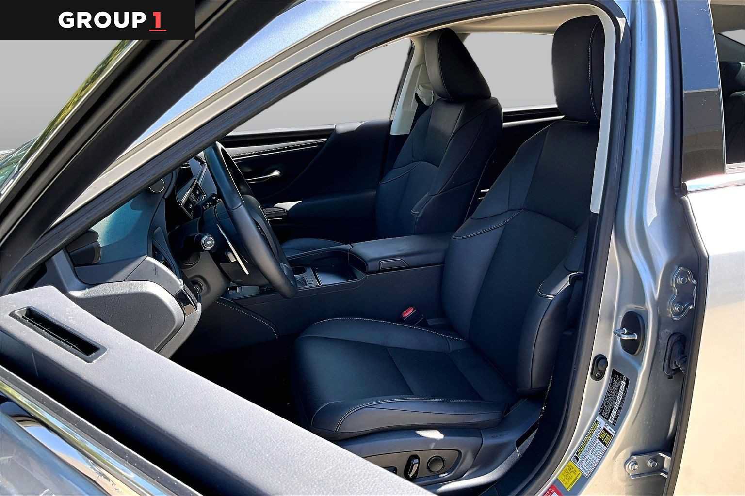 Used 2025 Lexus ES 350 w/ Premium Package FWD image 7