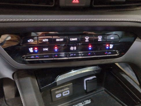 Used 2023 Buick Envision Avenir image 18