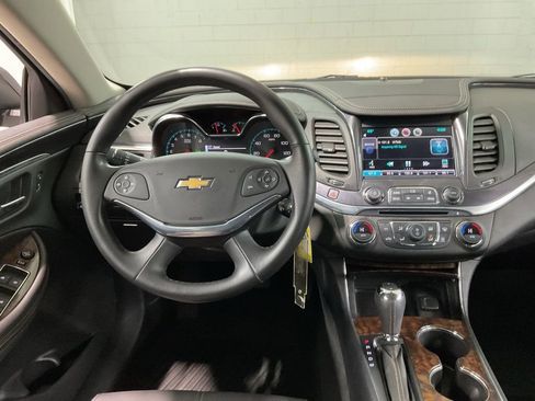 Used 2014 Chevrolet Impala LT w/ Convenience Package image 8