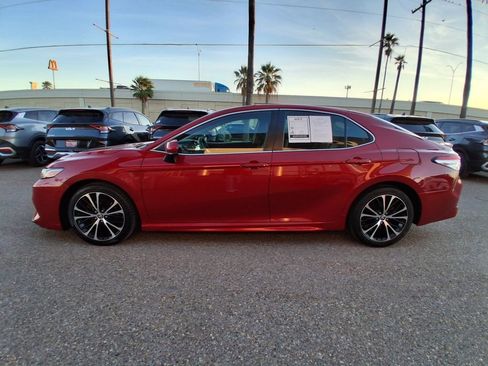 Used 2020 Toyota Camry SE image 4