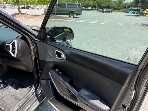 Used 2020 Kia Soul LX FWD image 15