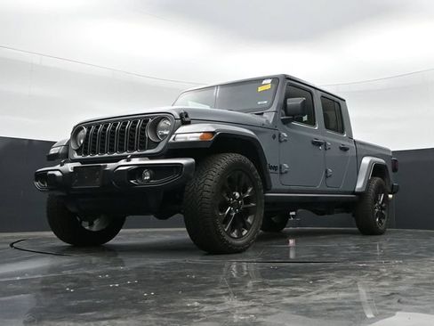 Used 2025 Jeep Gladiator Sport AWD/4WD image 38