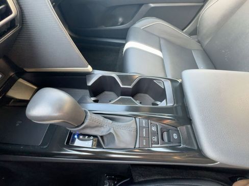 Used 2025 Toyota Camry SE image 6