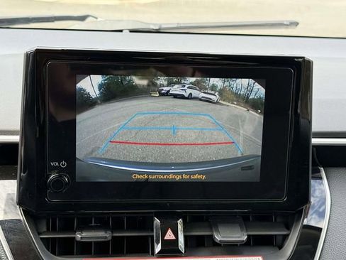 Used 2025 Toyota Corolla LE image 21