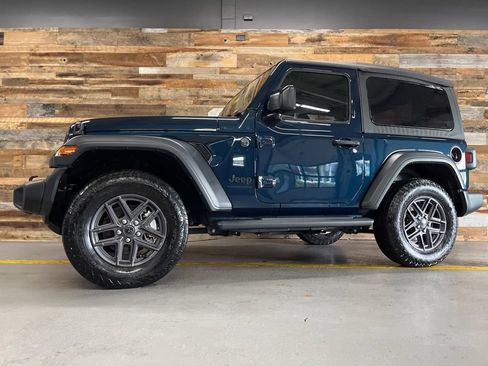 Used 2025 Jeep Wrangler Sport AWD/4WD image 18