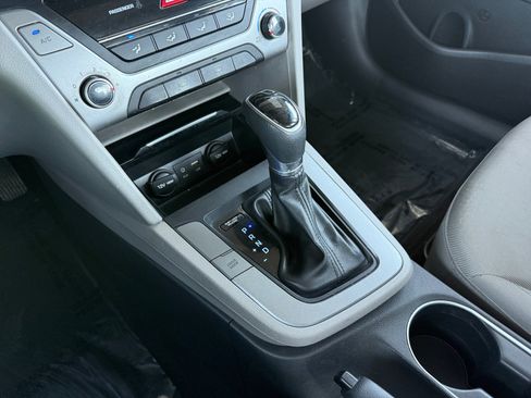 Used 2017 Hyundai Elantra SE FWD image 16