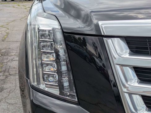 Used 2019 Cadillac Escalade Luxury RWD image 10